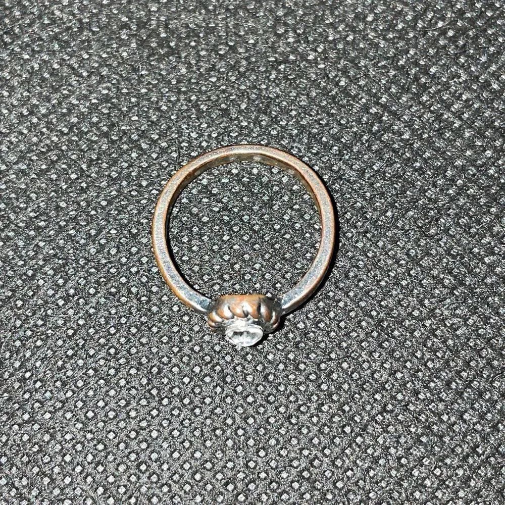Small ring with a white gem - Picture 4 of 7